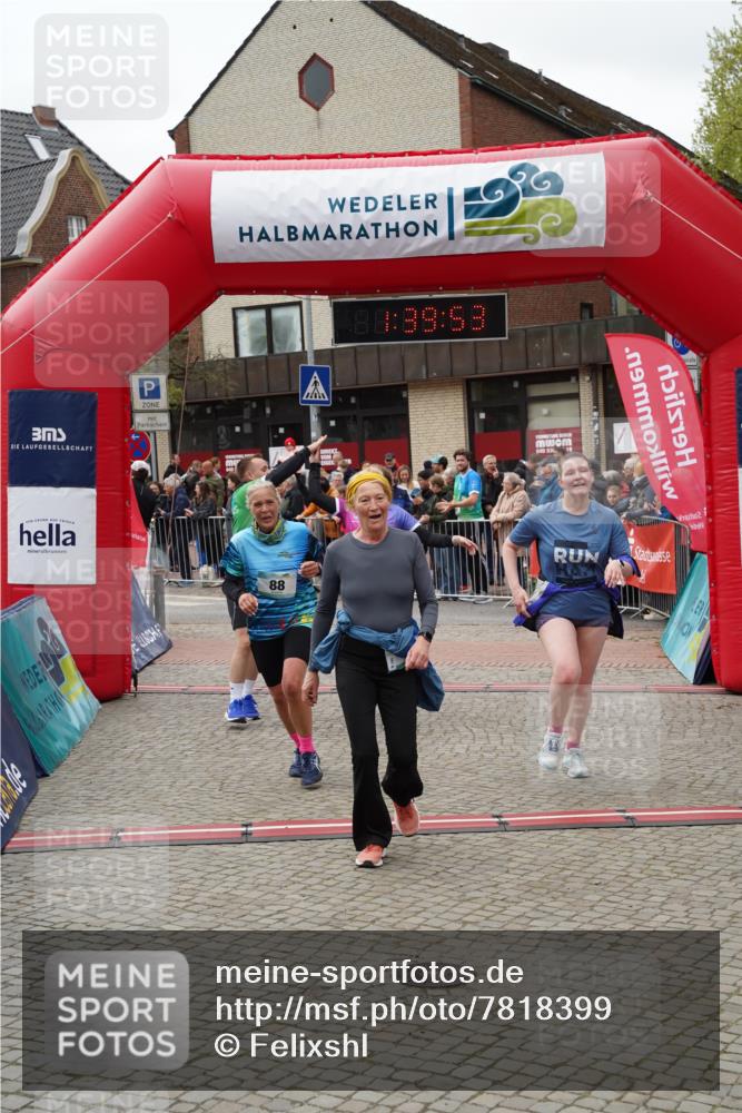04.05.2025 - 8. Wedeler Halbmarathon Felixshl http://msf.ph/oto/7818399 04.05.2025 11:39:50 Ziel 88, 98, 803, 880, 881, 1057 meine-sportfotos.de