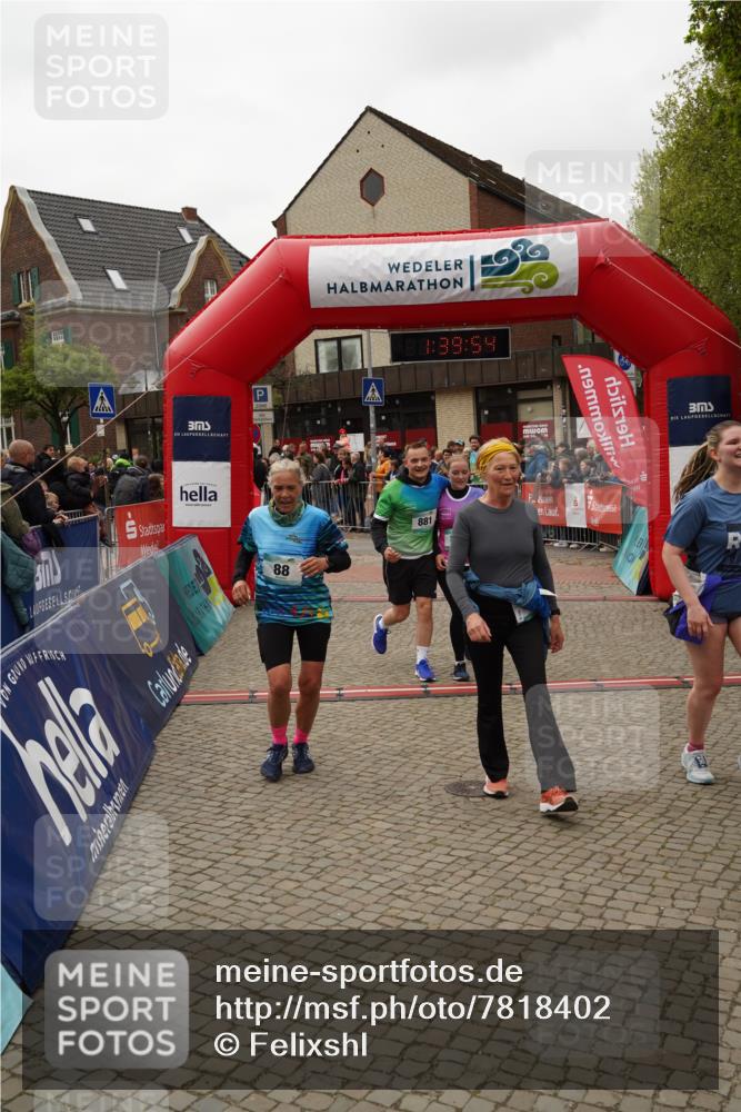 04.05.2025 - 8. Wedeler Halbmarathon Felixshl http://msf.ph/oto/7818402 04.05.2025 11:39:52 Ziel 88, 98, 152, 803, 880, 881 meine-sportfotos.de