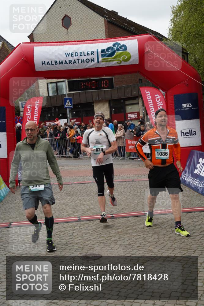 04.05.2025 - 8. Wedeler Halbmarathon Felixshl http://msf.ph/oto/7818428 04.05.2025 11:40:08 Ziel 331, 624 meine-sportfotos.de