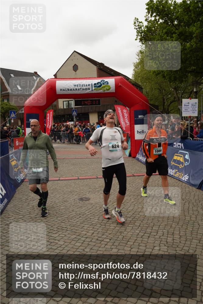 04.05.2025 - 8. Wedeler Halbmarathon Felixshl http://msf.ph/oto/7818432 04.05.2025 11:40:09 Ziel 69, 331, 624 meine-sportfotos.de