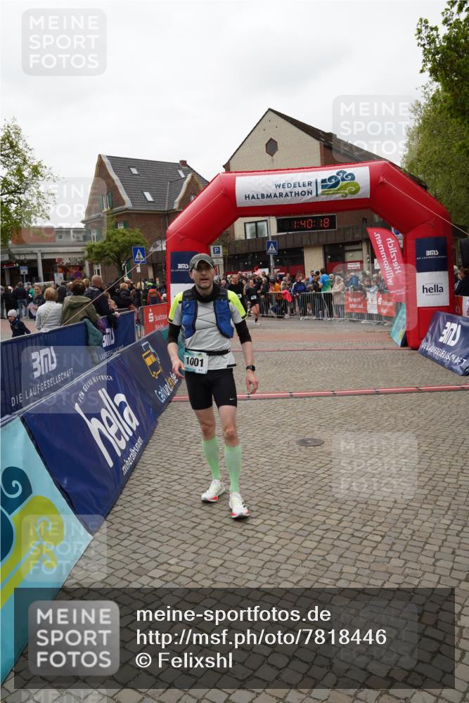 04.05.2025 - 8. Wedeler Halbmarathon Felixshl http://msf.ph/oto/7818446 04.05.2025 11:40:16 Ziel 69, 390, 817, 1001 meine-sportfotos.de