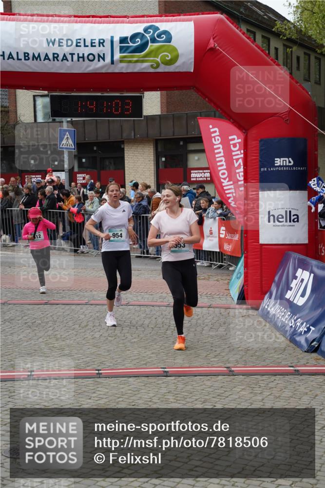 04.05.2025 - 8. Wedeler Halbmarathon Felixshl http://msf.ph/oto/7818506 04.05.2025 11:41:01 Ziel 472, 512, 953, 954, 1138 meine-sportfotos.de