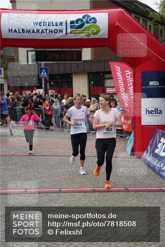 04.05.2025 - 8. Wedeler Halbmarathon Felixshl http://msf.ph/oto/7818508 04.05.2025 11:41:01 Ziel 472, 512, 953, 954, 1138 meine-sportfotos.de