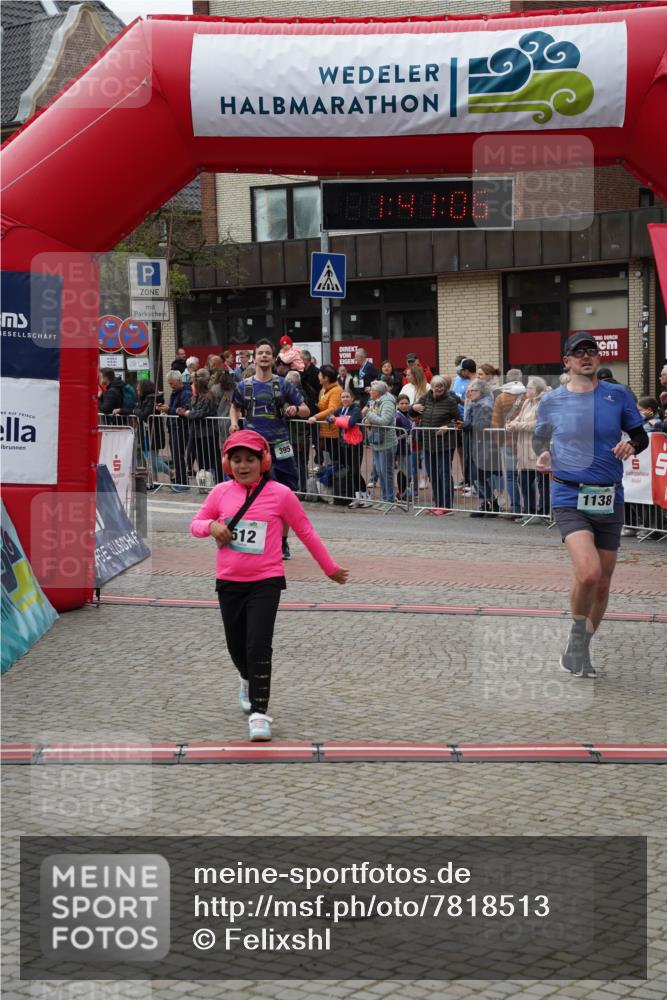 04.05.2025 - 8. Wedeler Halbmarathon Felixshl http://msf.ph/oto/7818513 04.05.2025 11:41:04 Ziel 395, 512, 953, 954, 1138 meine-sportfotos.de