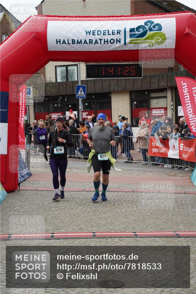 04.05.2025 - 8. Wedeler Halbmarathon Felixshl http://msf.ph/oto/7818533 04.05.2025 11:41:23 Ziel 527, 864, 870, 871, 1171 meine-sportfotos.de