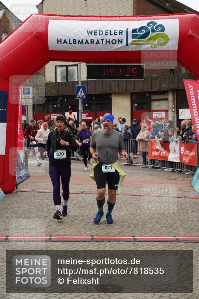 04.05.2025 - 8. Wedeler Halbmarathon Felixshl http://msf.ph/oto/7818535 04.05.2025 11:41:23 Ziel 527, 864, 870, 871, 1171 meine-sportfotos.de