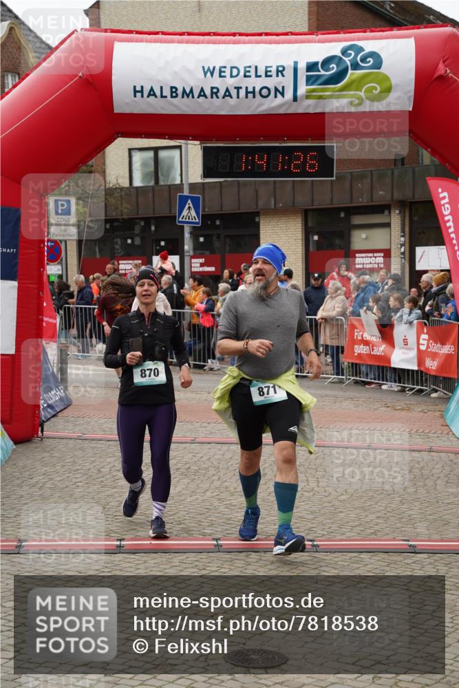 04.05.2025 - 8. Wedeler Halbmarathon Felixshl http://msf.ph/oto/7818538 04.05.2025 11:41:24 Ziel 527, 864, 870, 871, 1171 meine-sportfotos.de