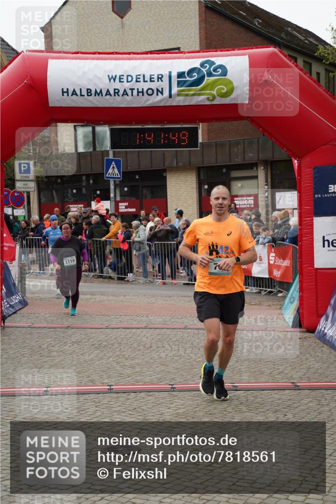 04.05.2025 - 8. Wedeler Halbmarathon Felixshl http://msf.ph/oto/7818561 04.05.2025 11:41:47 Ziel 8, 706, 1119 meine-sportfotos.de
