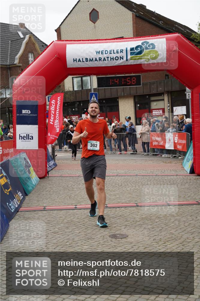04.05.2025 - 8. Wedeler Halbmarathon Felixshl http://msf.ph/oto/7818575 04.05.2025 11:41:56 Ziel 302, 680, 681 meine-sportfotos.de