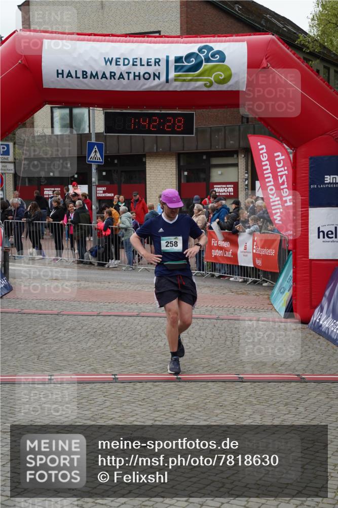 04.05.2025 - 8. Wedeler Halbmarathon Felixshl http://msf.ph/oto/7818630 04.05.2025 11:42:26 Ziel 156, 157, 258, 1150 meine-sportfotos.de