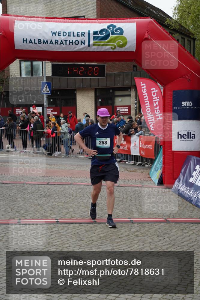 04.05.2025 - 8. Wedeler Halbmarathon Felixshl http://msf.ph/oto/7818631 04.05.2025 11:42:26 Ziel 156, 157, 258, 1150 meine-sportfotos.de