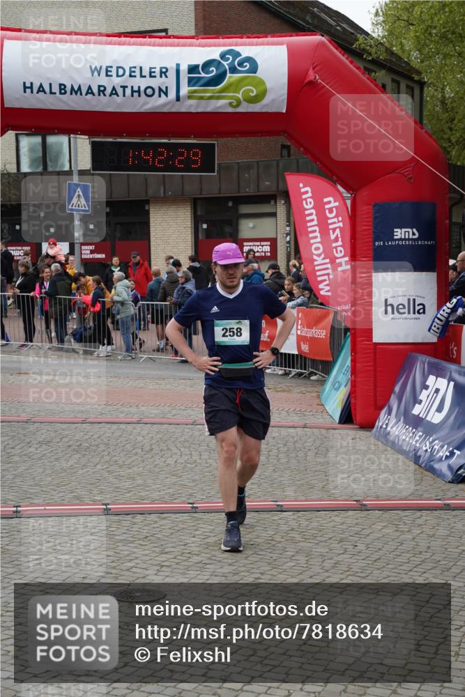 04.05.2025 - 8. Wedeler Halbmarathon Felixshl http://msf.ph/oto/7818634 04.05.2025 11:42:27 Ziel 156, 157, 258, 1150 meine-sportfotos.de