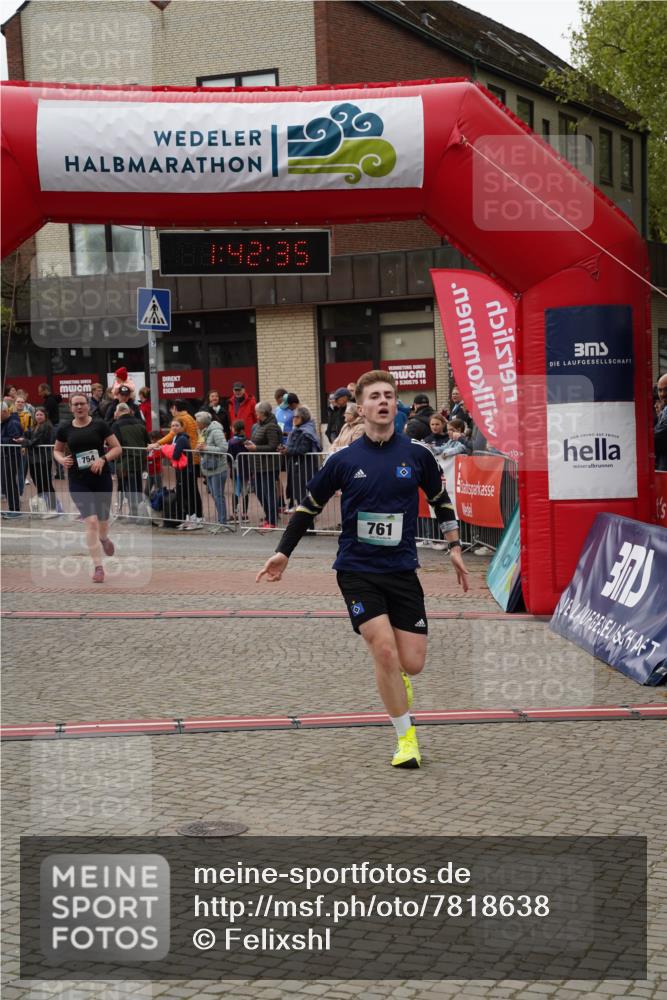 04.05.2025 - 8. Wedeler Halbmarathon Felixshl http://msf.ph/oto/7818638 04.05.2025 11:42:33 Ziel 754, 761 meine-sportfotos.de