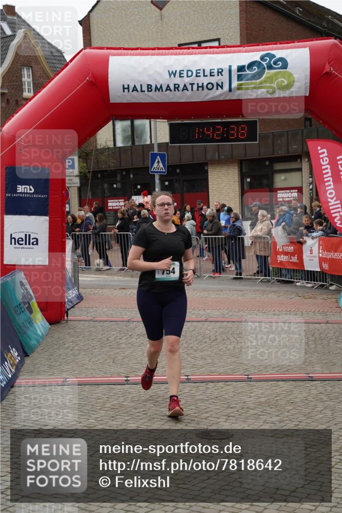 04.05.2025 - 8. Wedeler Halbmarathon Felixshl http://msf.ph/oto/7818642 04.05.2025 11:42:36 Ziel 754, 761 meine-sportfotos.de