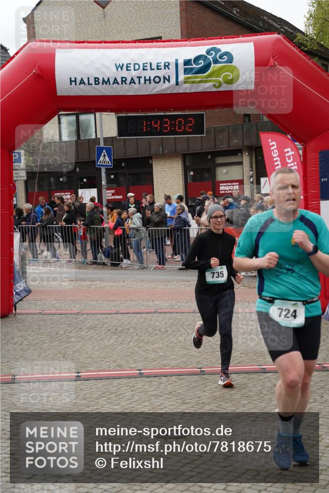 04.05.2025 - 8. Wedeler Halbmarathon Felixshl http://msf.ph/oto/7818675 04.05.2025 11:43:00 Ziel 724, 824 meine-sportfotos.de