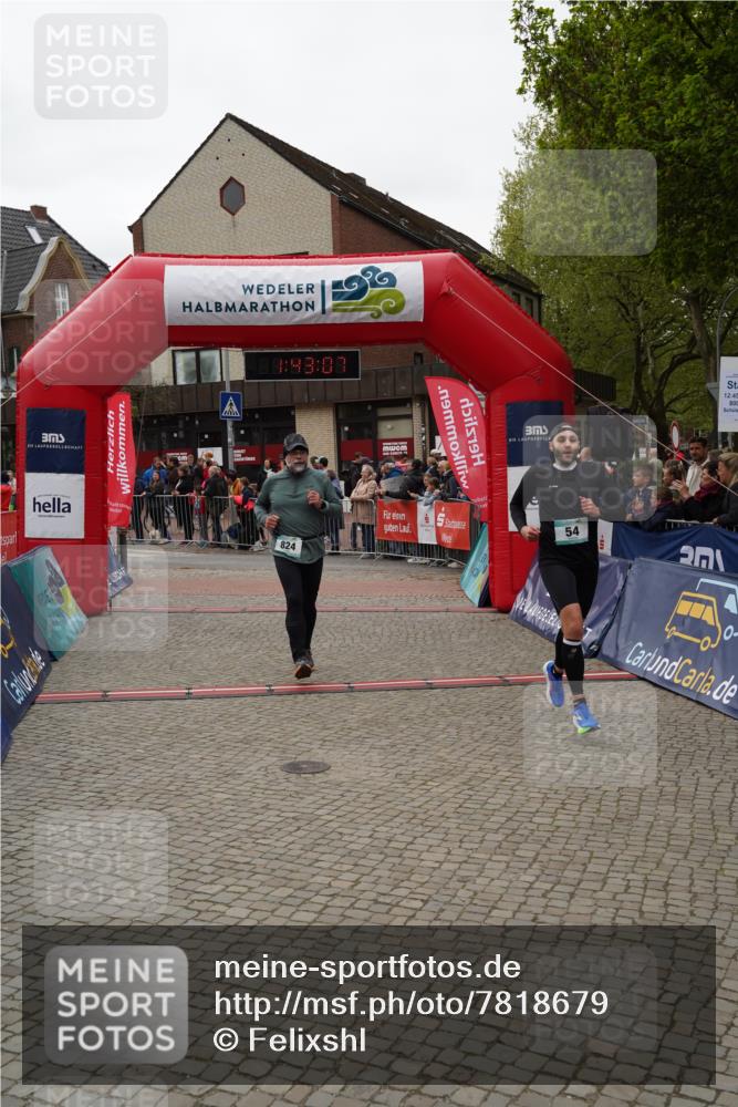 04.05.2025 - 8. Wedeler Halbmarathon Felixshl http://msf.ph/oto/7818679 04.05.2025 11:43:05 Ziel 54, 824, 1080 meine-sportfotos.de