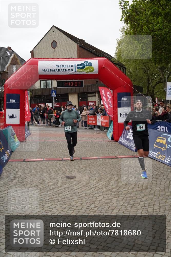 04.05.2025 - 8. Wedeler Halbmarathon Felixshl http://msf.ph/oto/7818680 04.05.2025 11:43:05 Ziel 54, 824, 1080 meine-sportfotos.de