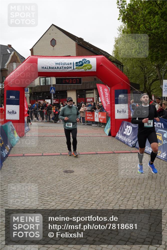 04.05.2025 - 8. Wedeler Halbmarathon Felixshl http://msf.ph/oto/7818681 04.05.2025 11:43:05 Ziel 54, 824, 1080 meine-sportfotos.de