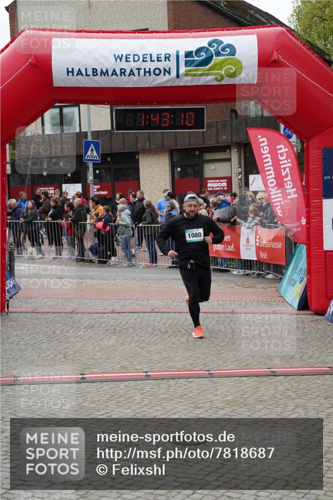04.05.2025 - 8. Wedeler Halbmarathon Felixshl http://msf.ph/oto/7818687 04.05.2025 11:43:08 Ziel 54, 824, 1080 meine-sportfotos.de