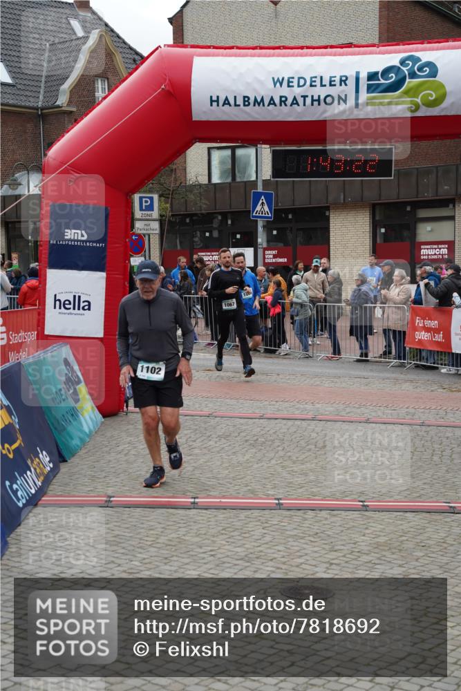 04.05.2025 - 8. Wedeler Halbmarathon Felixshl http://msf.ph/oto/7818692 04.05.2025 11:43:19 Ziel 1066, 1067, 1102 meine-sportfotos.de