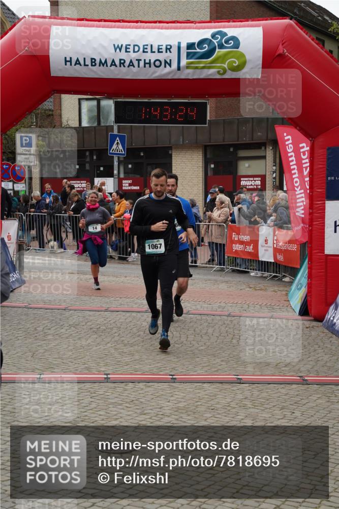 04.05.2025 - 8. Wedeler Halbmarathon Felixshl http://msf.ph/oto/7818695 04.05.2025 11:43:22 Ziel 14, 1066, 1067, 1102 meine-sportfotos.de