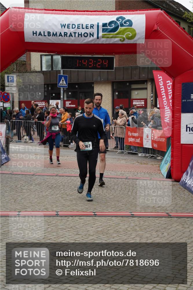04.05.2025 - 8. Wedeler Halbmarathon Felixshl http://msf.ph/oto/7818696 04.05.2025 11:43:22 Ziel 14, 1066, 1067, 1102 meine-sportfotos.de
