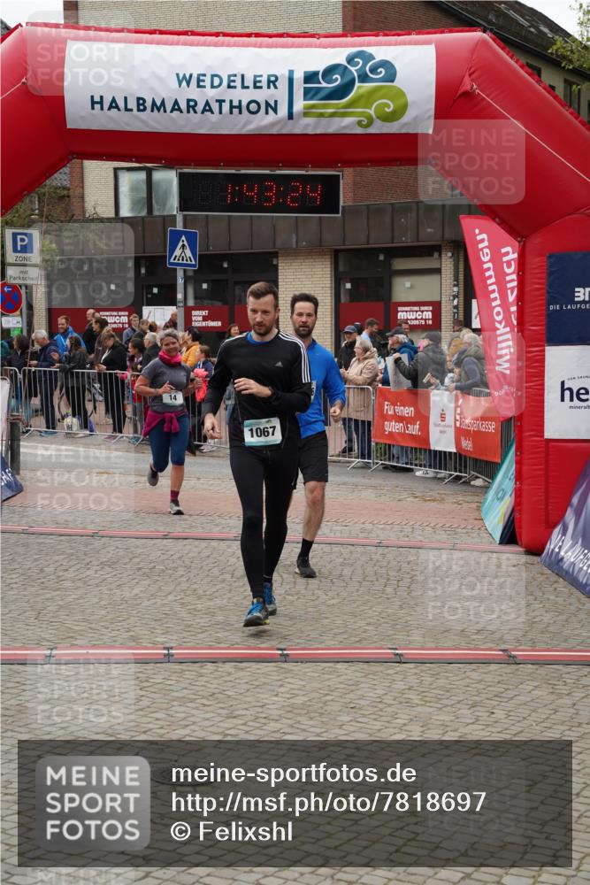 04.05.2025 - 8. Wedeler Halbmarathon Felixshl http://msf.ph/oto/7818697 04.05.2025 11:43:22 Ziel 14, 1066, 1067, 1102 meine-sportfotos.de