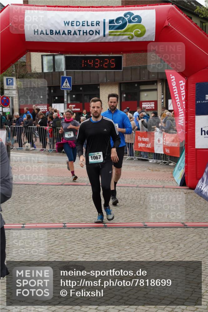 04.05.2025 - 8. Wedeler Halbmarathon Felixshl http://msf.ph/oto/7818699 04.05.2025 11:43:23 Ziel 14, 1066, 1067, 1102 meine-sportfotos.de