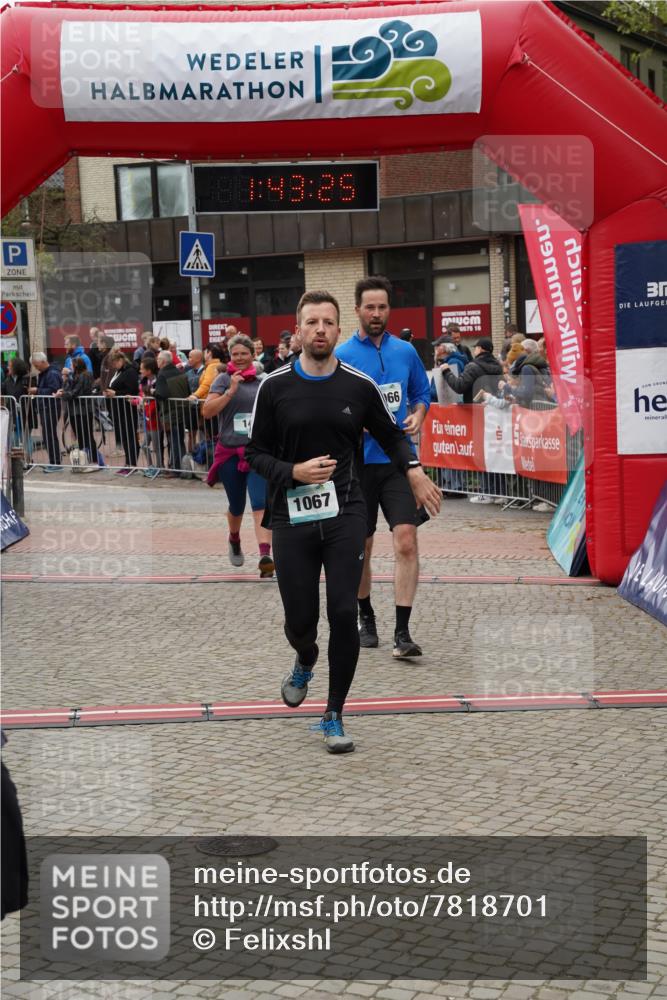 04.05.2025 - 8. Wedeler Halbmarathon Felixshl http://msf.ph/oto/7818701 04.05.2025 11:43:23 Ziel 14, 1066, 1067, 1102 meine-sportfotos.de