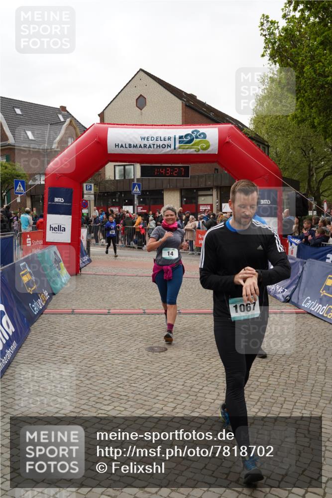 04.05.2025 - 8. Wedeler Halbmarathon Felixshl http://msf.ph/oto/7818702 04.05.2025 11:43:25 Ziel 14, 298, 1066, 1067 meine-sportfotos.de