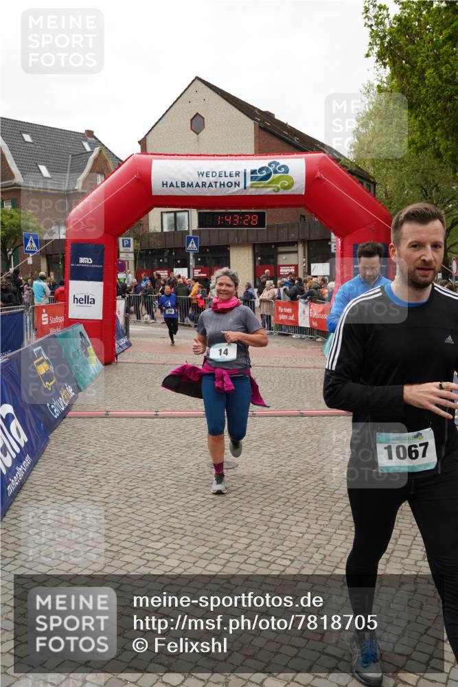 04.05.2025 - 8. Wedeler Halbmarathon Felixshl http://msf.ph/oto/7818705 04.05.2025 11:43:26 Ziel 14, 210, 298, 1066, 1067 meine-sportfotos.de