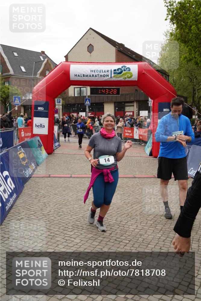04.05.2025 - 8. Wedeler Halbmarathon Felixshl http://msf.ph/oto/7818708 04.05.2025 11:43:26 Ziel 14, 210, 298, 1066, 1067 meine-sportfotos.de