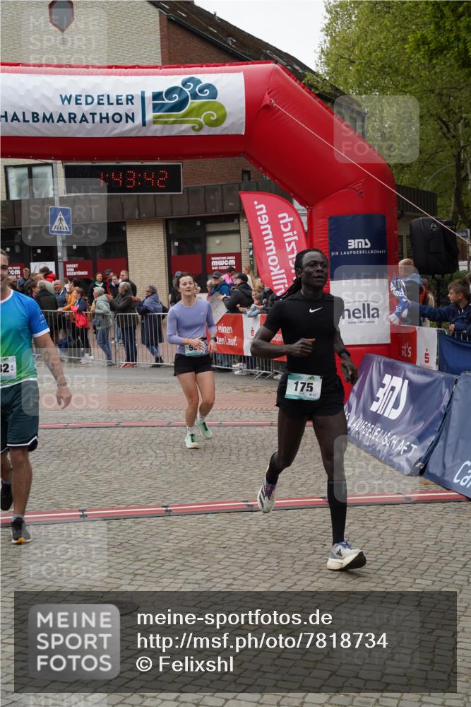 04.05.2025 - 8. Wedeler Halbmarathon Felixshl http://msf.ph/oto/7818734 04.05.2025 11:43:40 Ziel 175, 555, 882 meine-sportfotos.de