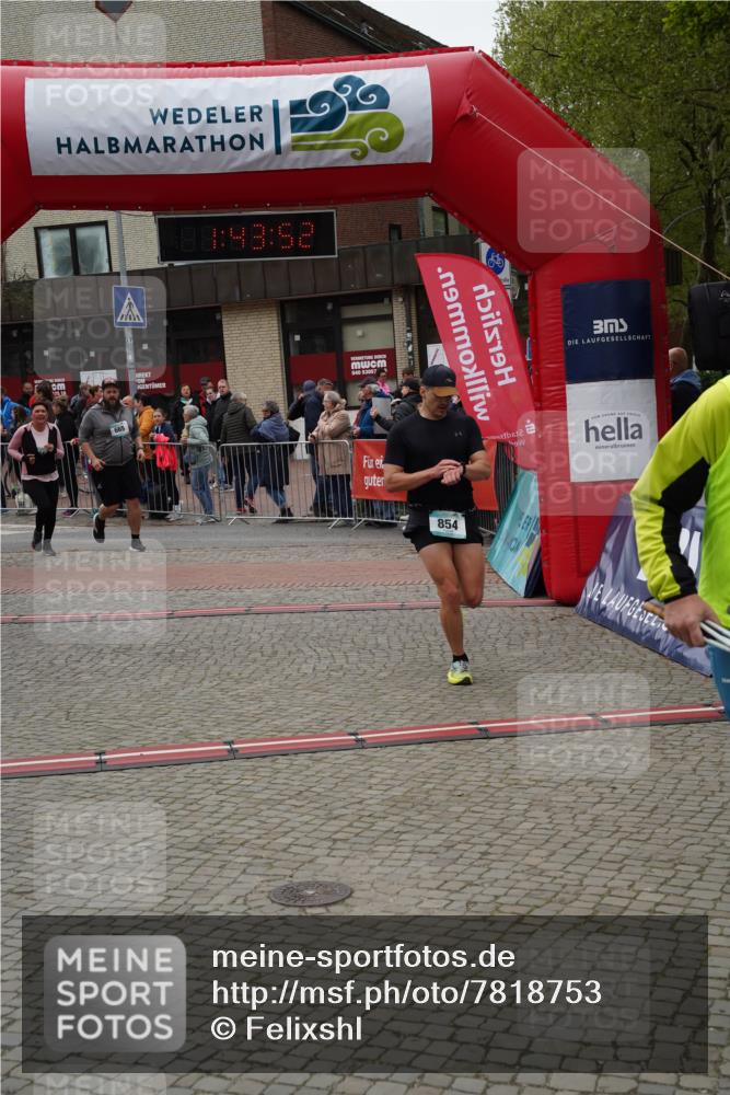 04.05.2025 - 8. Wedeler Halbmarathon Felixshl http://msf.ph/oto/7818753 04.05.2025 11:43:50 Ziel 264, 665, 667, 854, 1155 meine-sportfotos.de