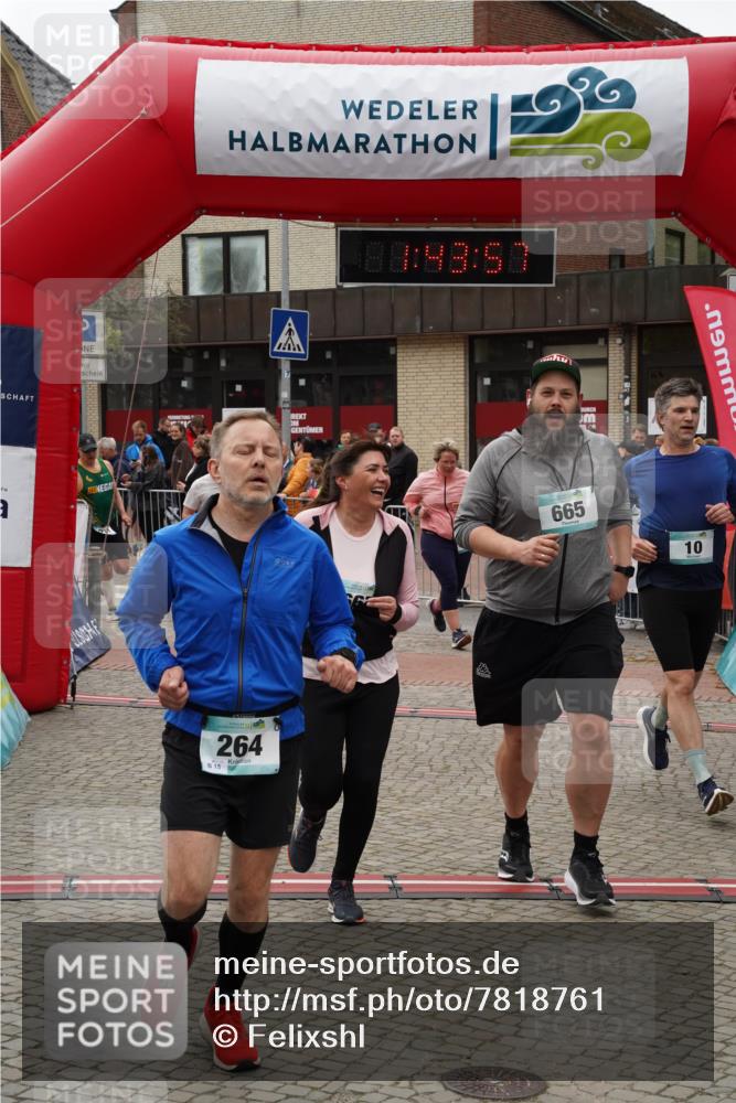 04.05.2025 - 8. Wedeler Halbmarathon Felixshl http://msf.ph/oto/7818761 04.05.2025 11:43:54 Ziel 10, 109, 264, 587, 665, 667, 854, 1003, 1106 meine-sportfotos.de