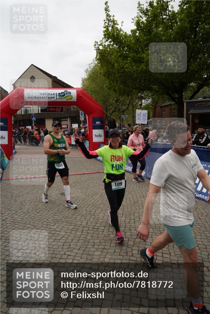 04.05.2025 - 8. Wedeler Halbmarathon Felixshl http://msf.ph/oto/7818772 04.05.2025 11:43:59 Ziel 10, 109, 264, 587, 1003, 1106 meine-sportfotos.de