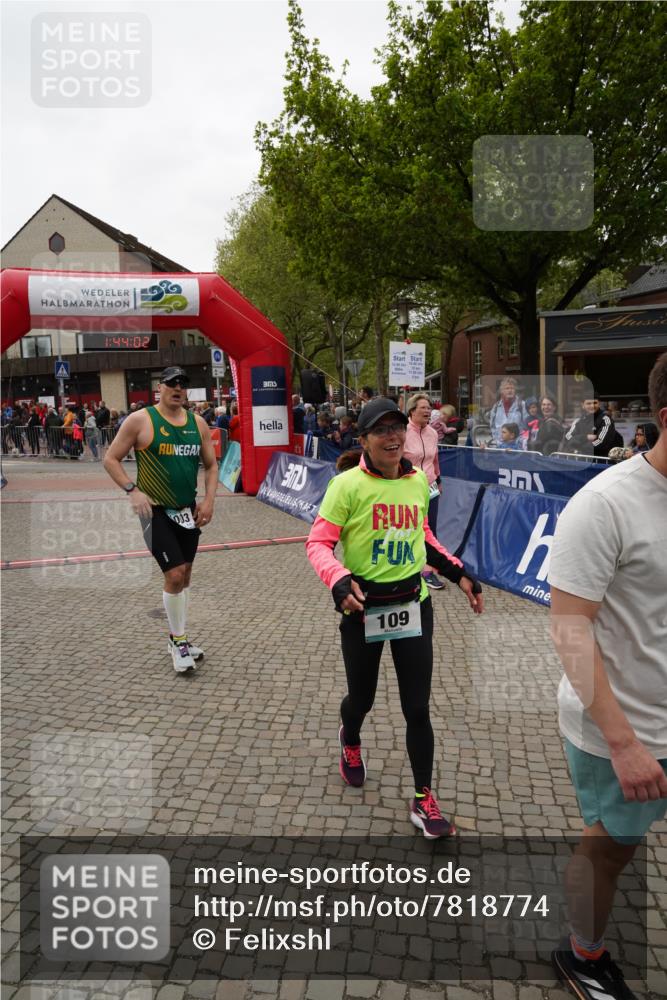 04.05.2025 - 8. Wedeler Halbmarathon Felixshl http://msf.ph/oto/7818774 04.05.2025 11:44:00 Ziel 10, 109, 587, 1003, 1106 meine-sportfotos.de