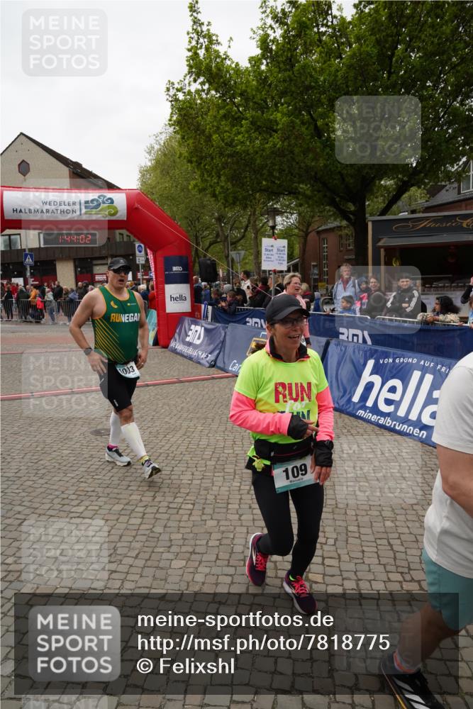 04.05.2025 - 8. Wedeler Halbmarathon Felixshl http://msf.ph/oto/7818775 04.05.2025 11:44:00 Ziel 10, 109, 587, 1003, 1106 meine-sportfotos.de