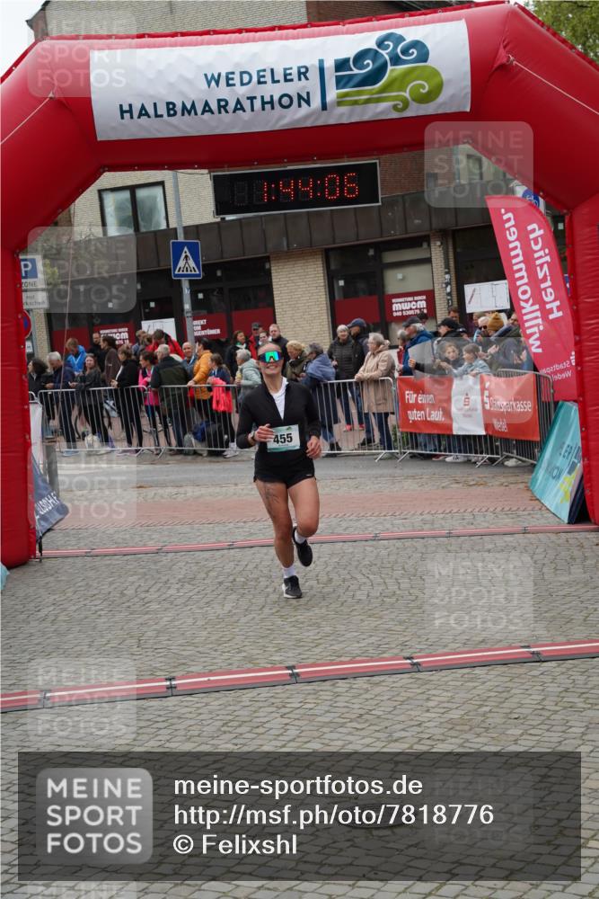 04.05.2025 - 8. Wedeler Halbmarathon Felixshl http://msf.ph/oto/7818776 04.05.2025 11:44:04 Ziel 455, 558 meine-sportfotos.de