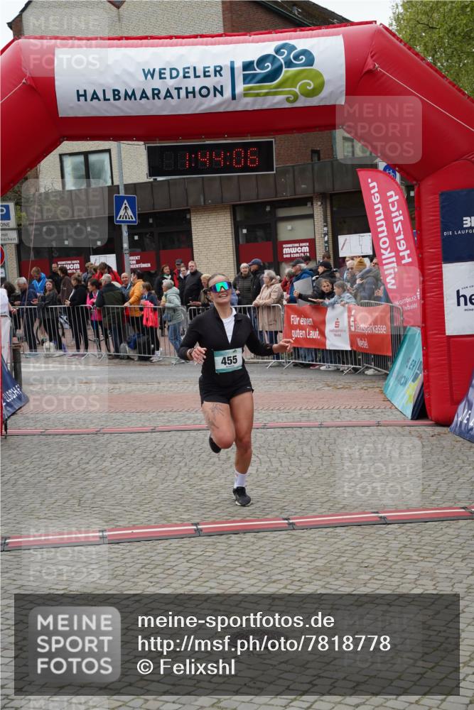 04.05.2025 - 8. Wedeler Halbmarathon Felixshl http://msf.ph/oto/7818778 04.05.2025 11:44:04 Ziel 455, 558 meine-sportfotos.de