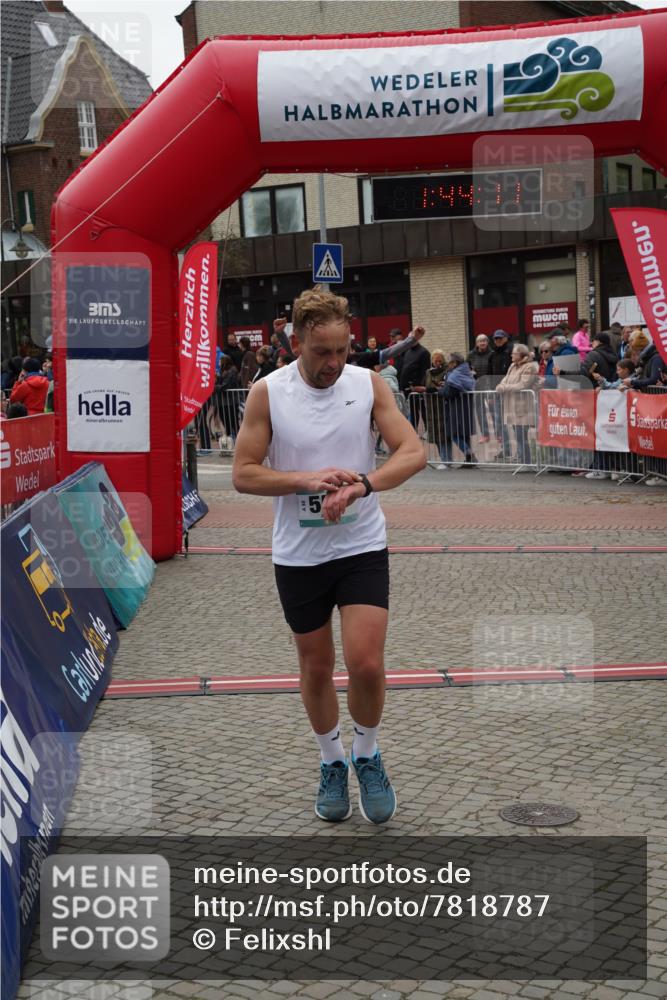 04.05.2025 - 8. Wedeler Halbmarathon Felixshl http://msf.ph/oto/7818787 04.05.2025 11:44:09 Ziel 455, 558, 914 meine-sportfotos.de