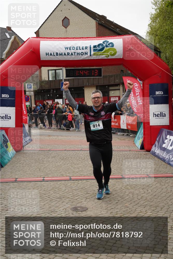 04.05.2025 - 8. Wedeler Halbmarathon Felixshl http://msf.ph/oto/7818792 04.05.2025 11:44:11 Ziel 558, 914 meine-sportfotos.de