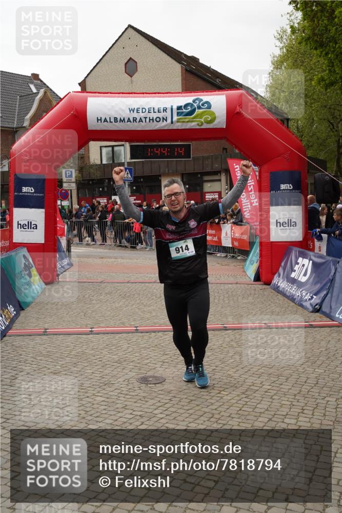 04.05.2025 - 8. Wedeler Halbmarathon Felixshl http://msf.ph/oto/7818794 04.05.2025 11:44:12 Ziel 558, 914 meine-sportfotos.de
