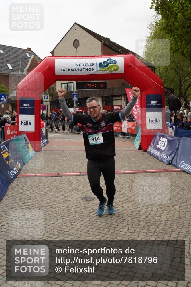 04.05.2025 - 8. Wedeler Halbmarathon Felixshl http://msf.ph/oto/7818796 04.05.2025 11:44:12 Ziel 558, 914 meine-sportfotos.de