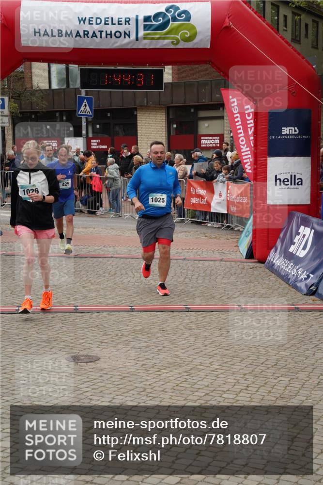 04.05.2025 - 8. Wedeler Halbmarathon Felixshl http://msf.ph/oto/7818807 04.05.2025 11:44:29 Ziel 399, 425 meine-sportfotos.de