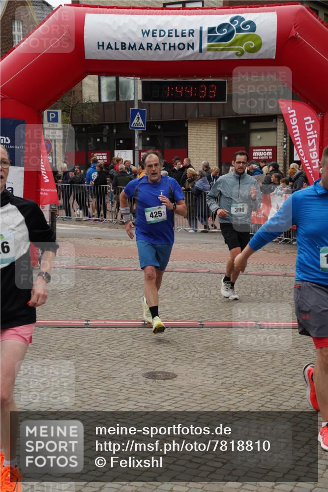 04.05.2025 - 8. Wedeler Halbmarathon Felixshl http://msf.ph/oto/7818810 04.05.2025 11:44:31 Ziel 399, 425 meine-sportfotos.de