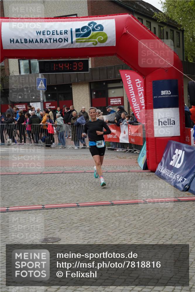 04.05.2025 - 8. Wedeler Halbmarathon Felixshl http://msf.ph/oto/7818816 04.05.2025 11:44:37 Ziel 399, 402 meine-sportfotos.de