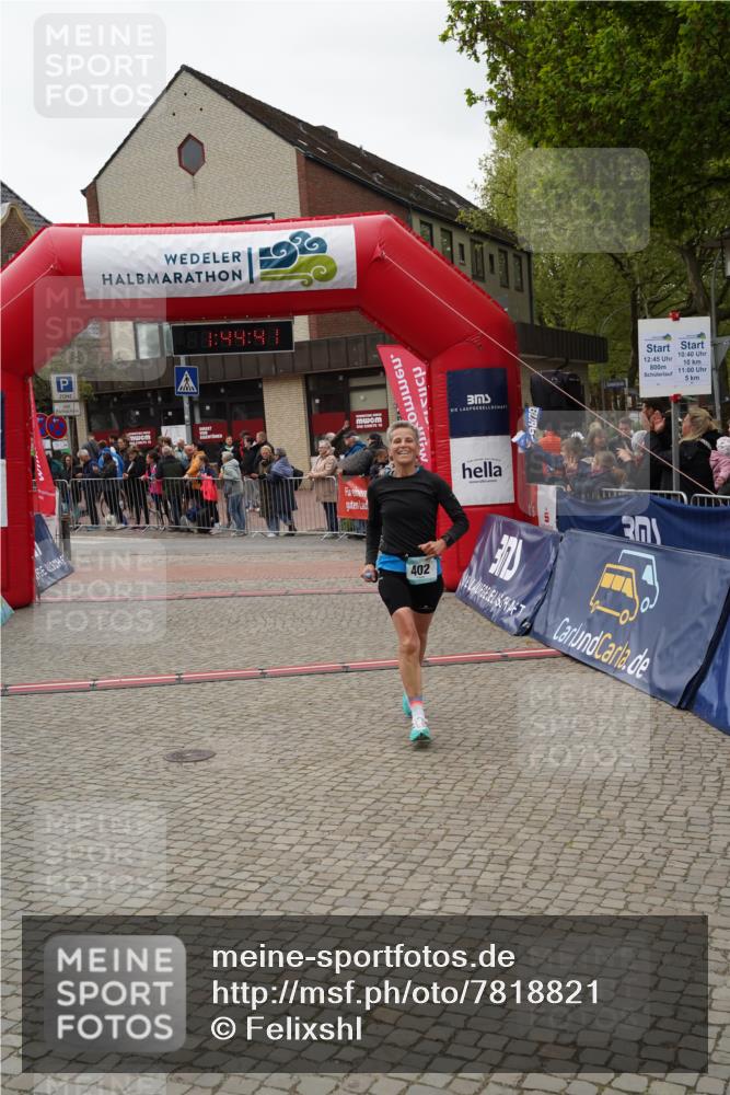 04.05.2025 - 8. Wedeler Halbmarathon Felixshl http://msf.ph/oto/7818821 04.05.2025 11:44:39 Ziel 402 meine-sportfotos.de