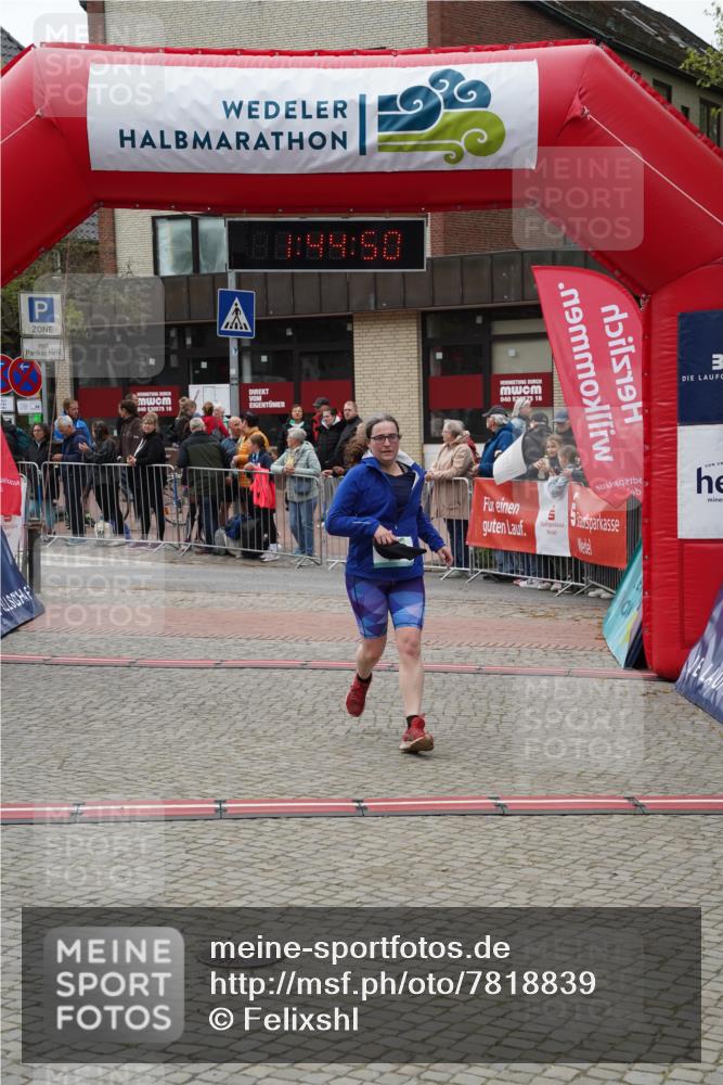 04.05.2025 - 8. Wedeler Halbmarathon Felixshl http://msf.ph/oto/7818839 04.05.2025 11:44:48 Ziel 39, 209 meine-sportfotos.de
