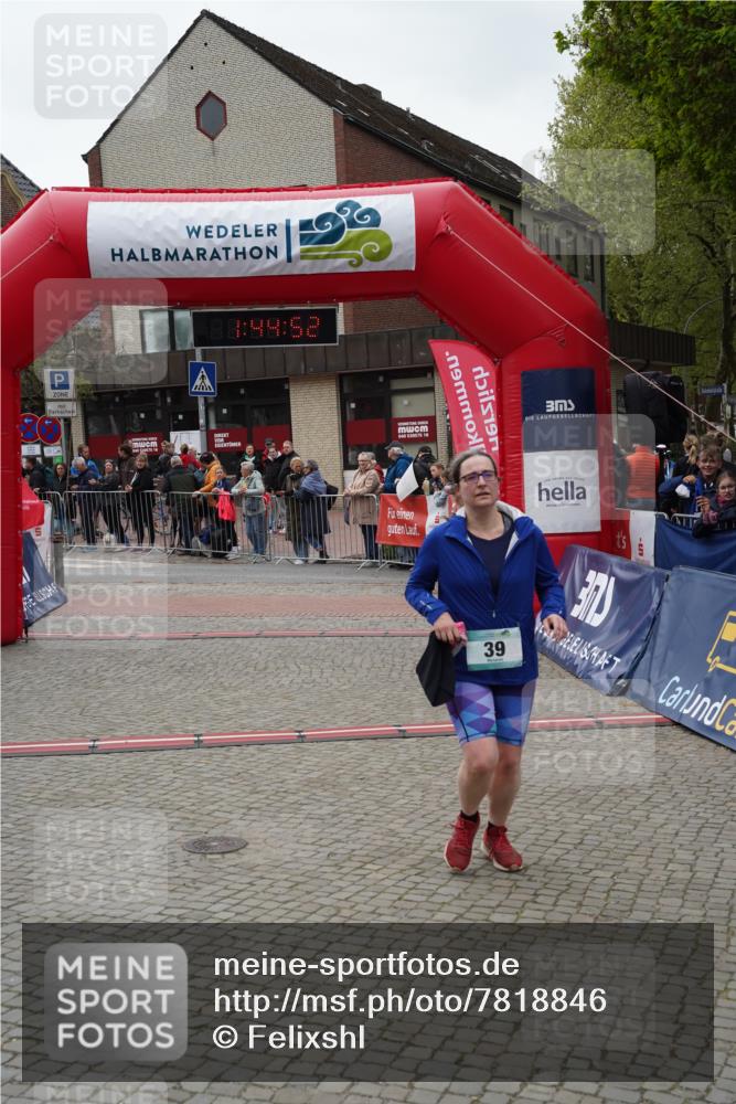 04.05.2025 - 8. Wedeler Halbmarathon Felixshl http://msf.ph/oto/7818846 04.05.2025 11:44:50 Ziel 39, 209 meine-sportfotos.de